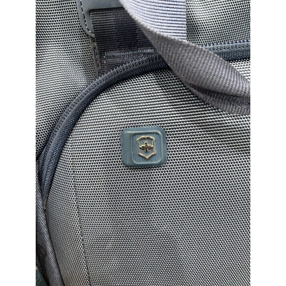 Victorinox Traveler Black 15” Wheeled Luggage Carry On Bag Black Nylon Canvas - Picture 3 of 16